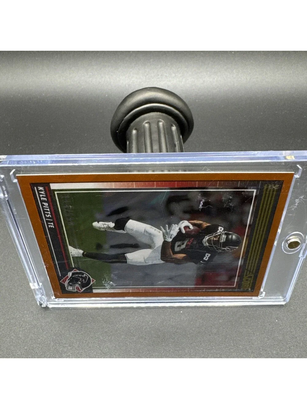 Kyle Pitts / TE Score 2024 Orange Lava Panini No. 14 - 114/630 with Protector